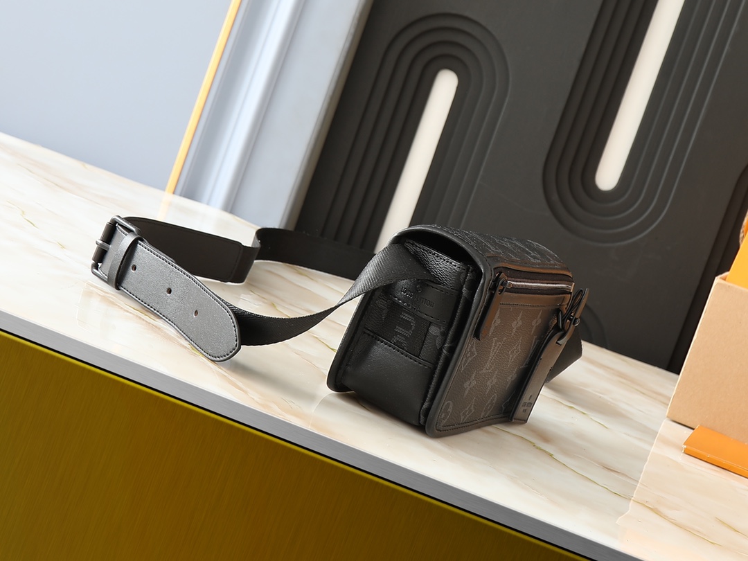 Louis Vuitton Vintage Bosphore Mini Tote Bag. M12599