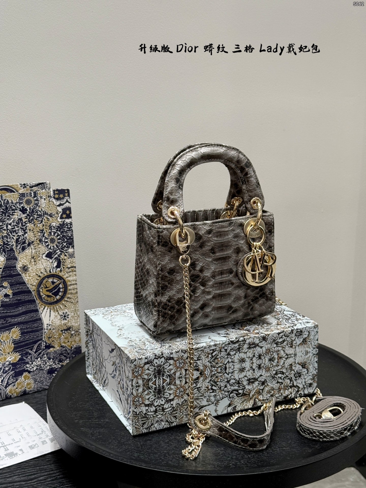 Dior Lady D-Lite Medium Bag