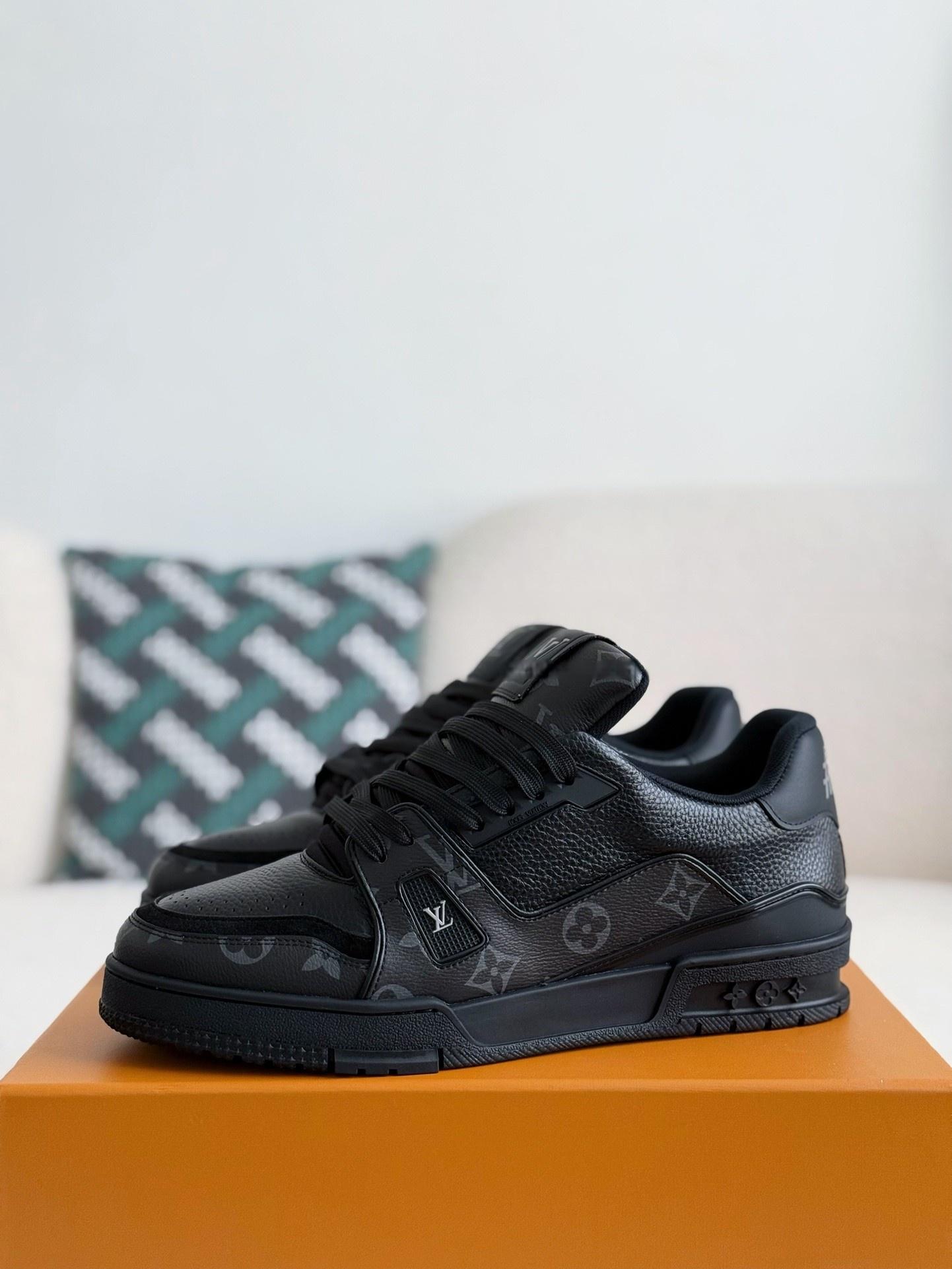 LOUIS VUITTON TRAINER SNEAKERS