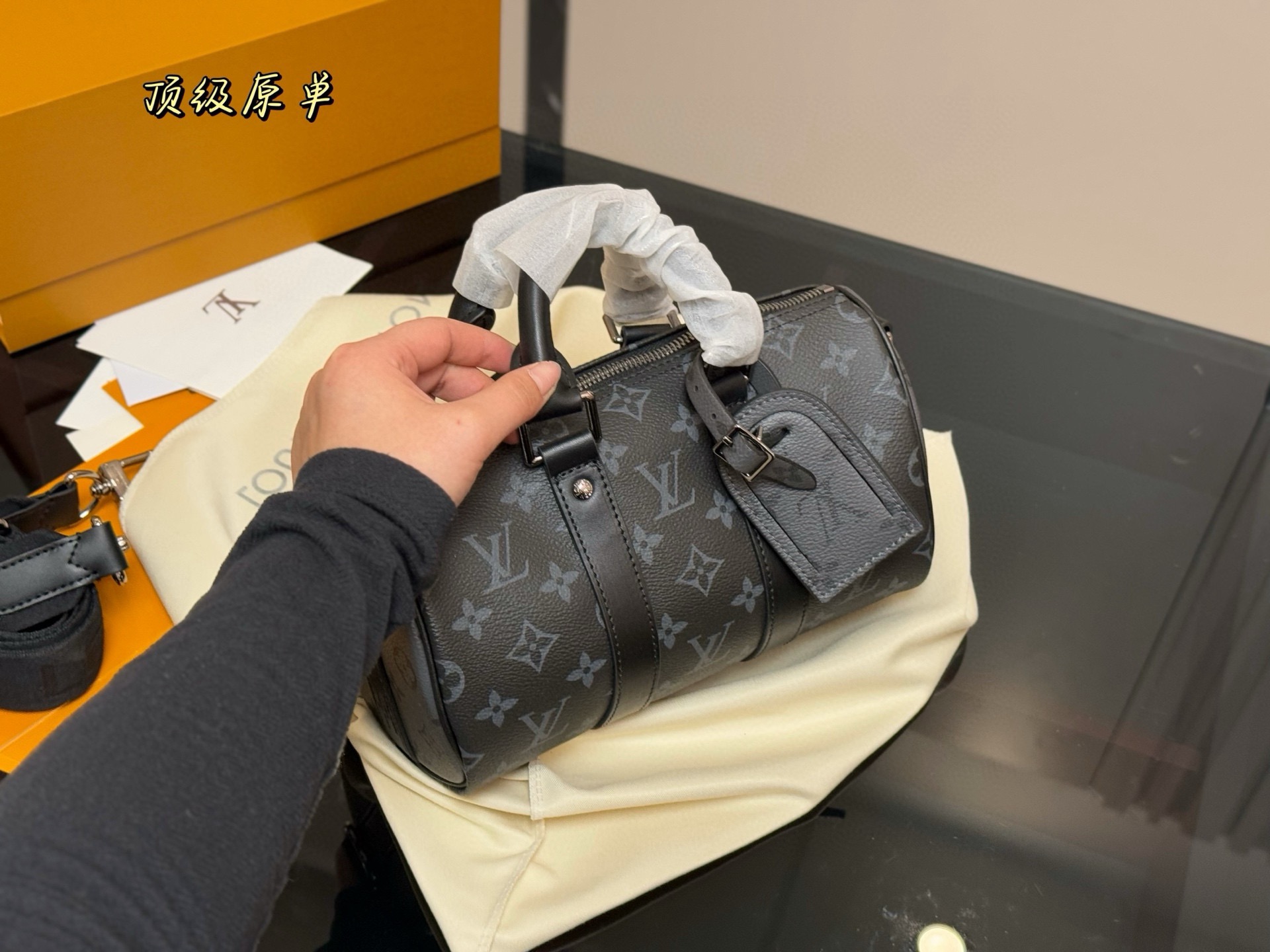 LV Keepall 25 | Men's Cute Compact Essential Bag