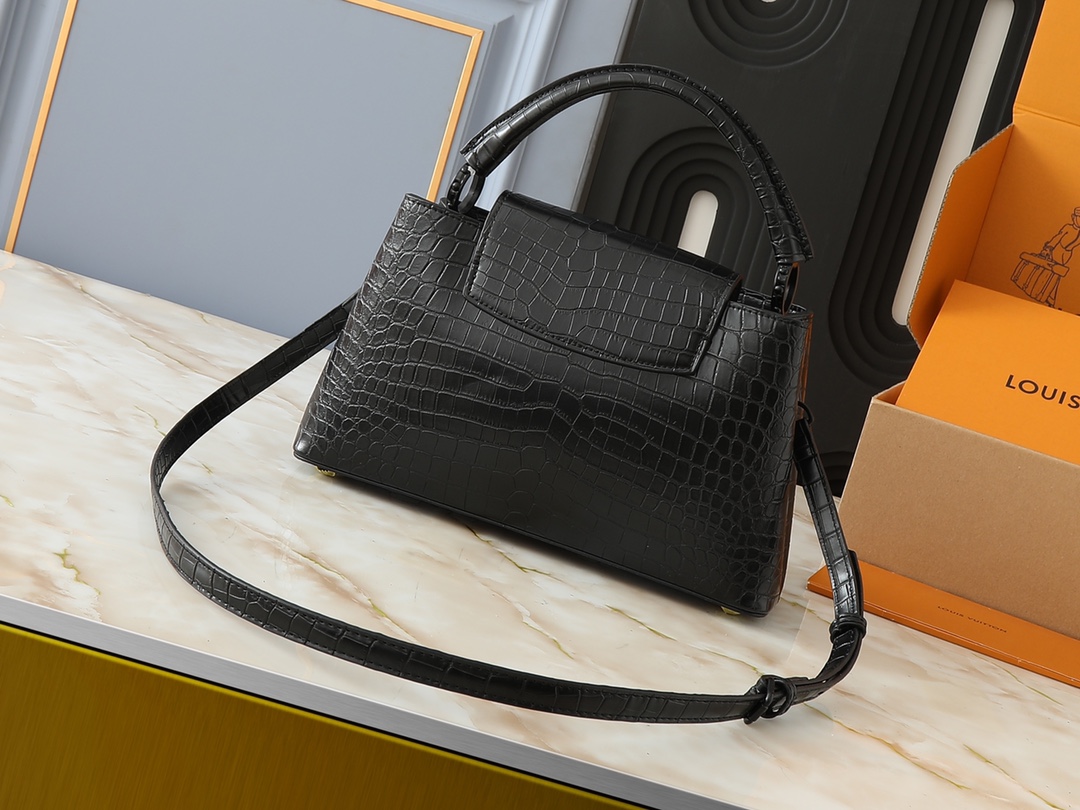 Louis Vuitton Capucines Medium Tote Bag M23958