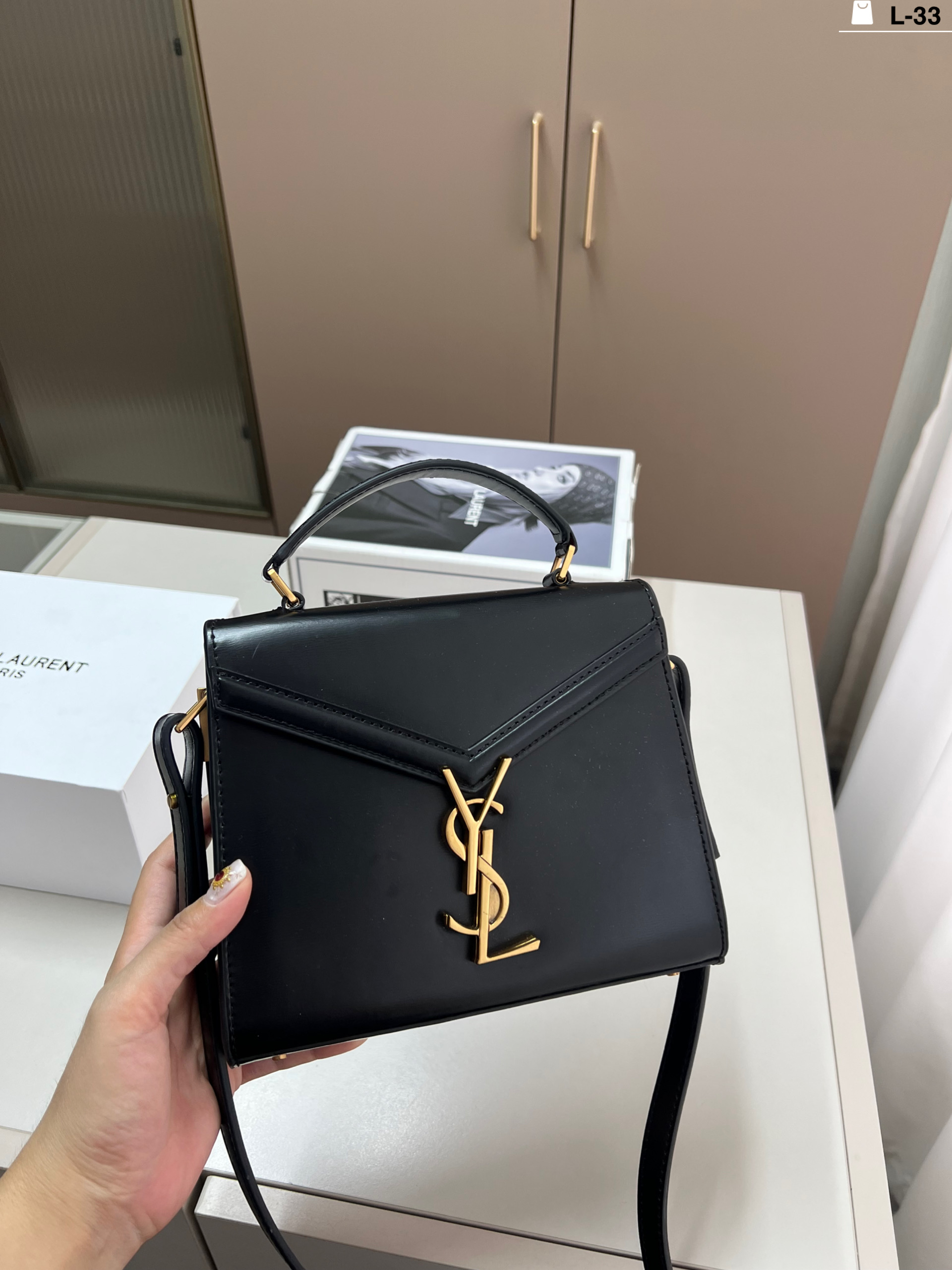 ​​YSL Cassandra 20cm Messenger Bag