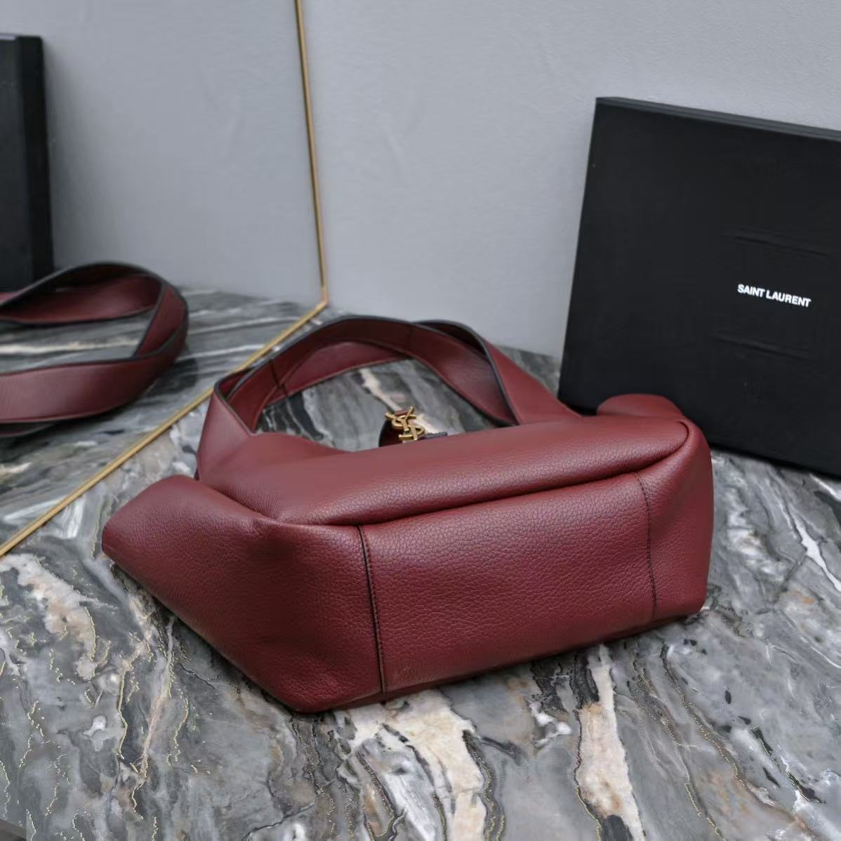 Saint Laurent Bea - New Shopping Bag Model: 763435