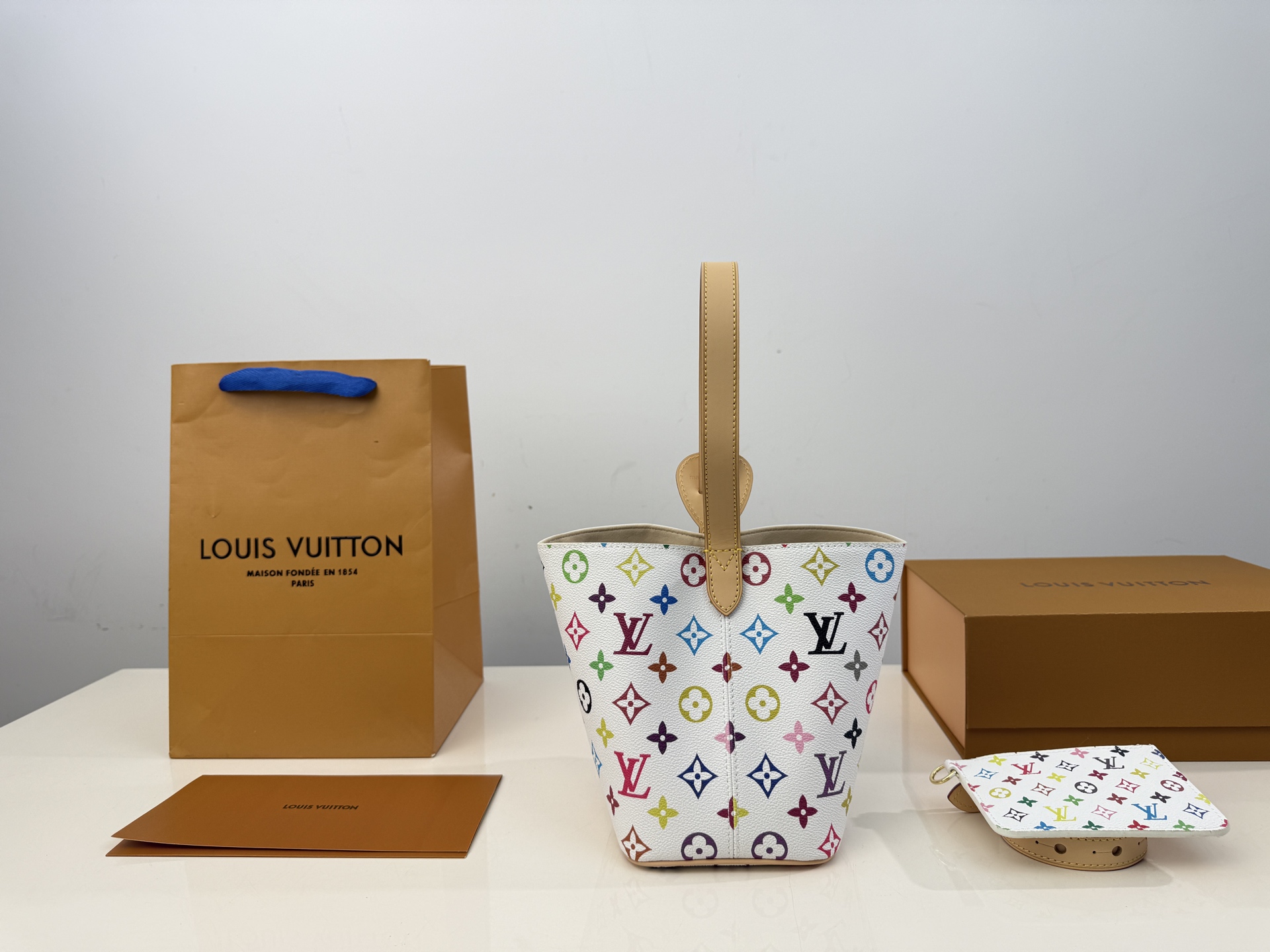 LV AIIIN BB25ss Bucket Bag