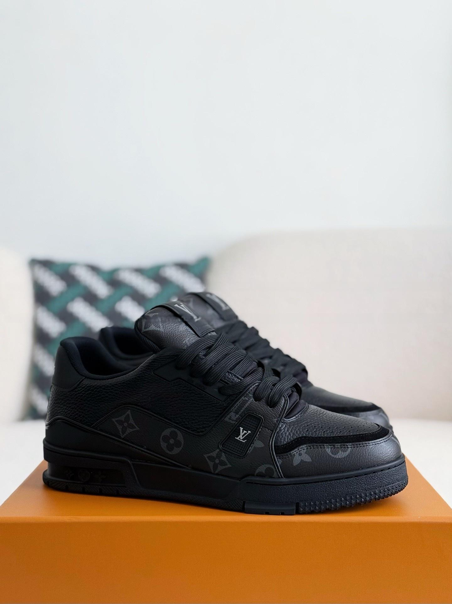 LOUIS VUITTON TRAINER SNEAKERS