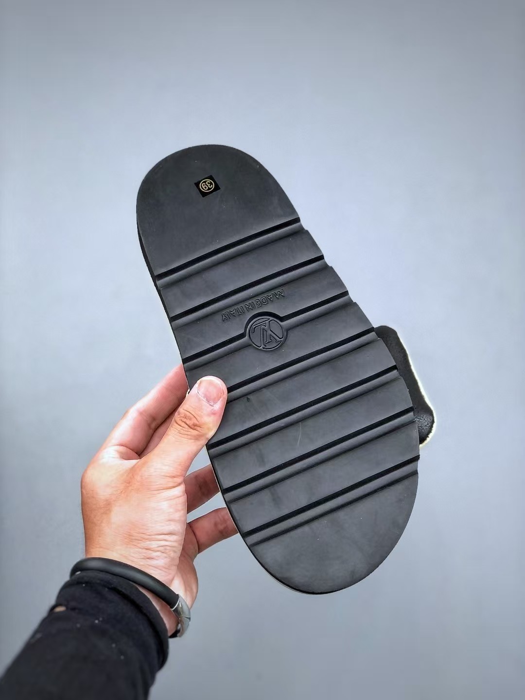 Louis Vuitton Off White Thick low Velcro slippers