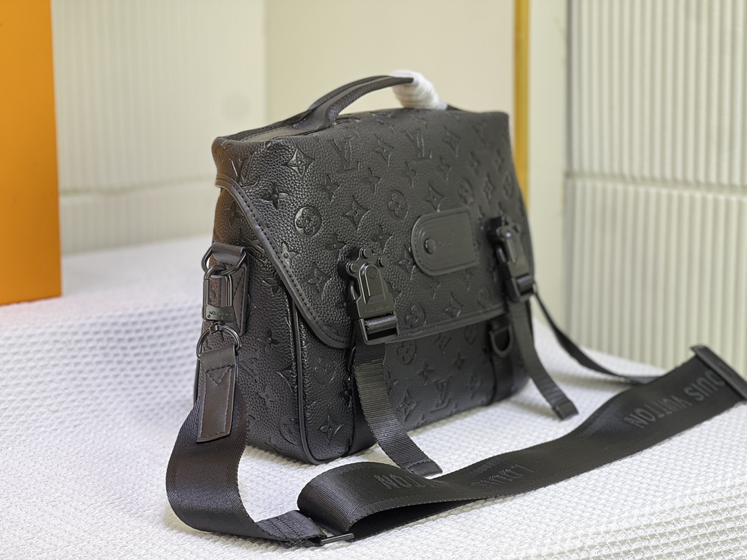 LV M46972 Trail Messenger - Monogram Macassar & Quick-Release Buckle