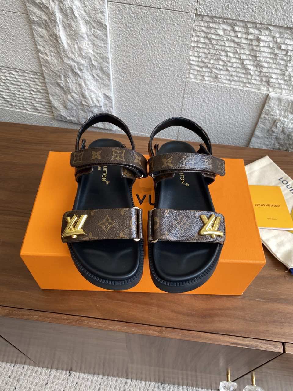 Louis Vuitton Bom Dia Comfort  Sandals 10A Mirrored Version