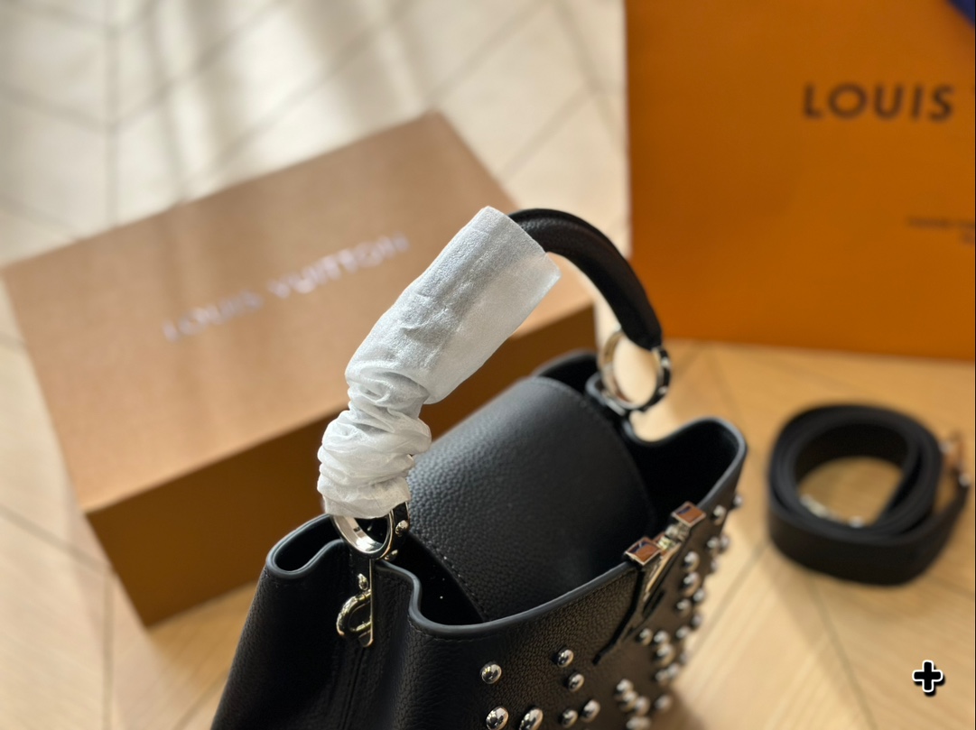 Louis Vuitton Capucines Shoulder Bag Handbag