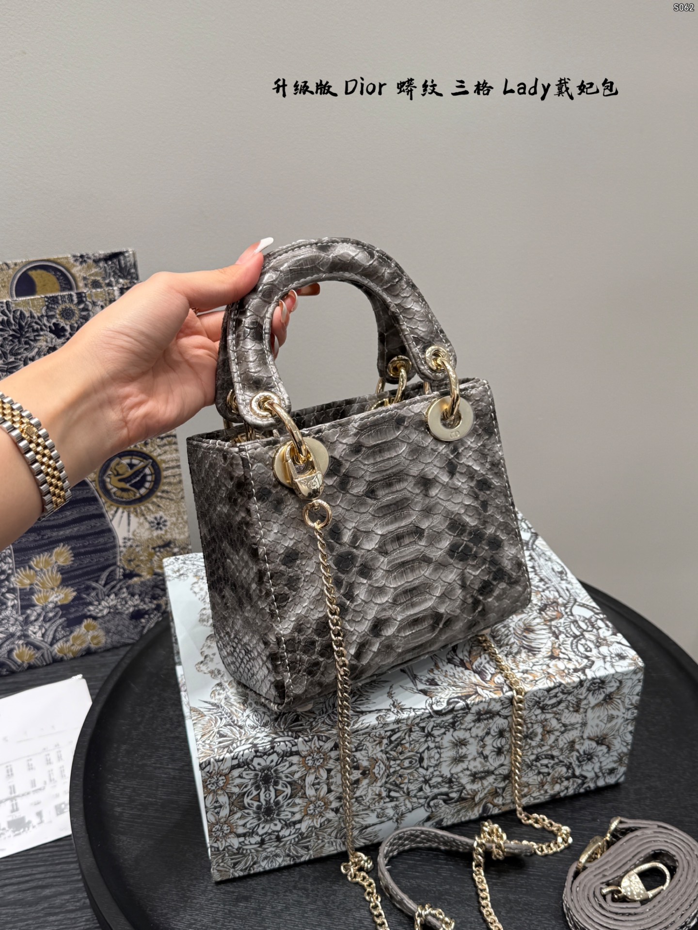 Dior Lady D-Lite Medium Bag