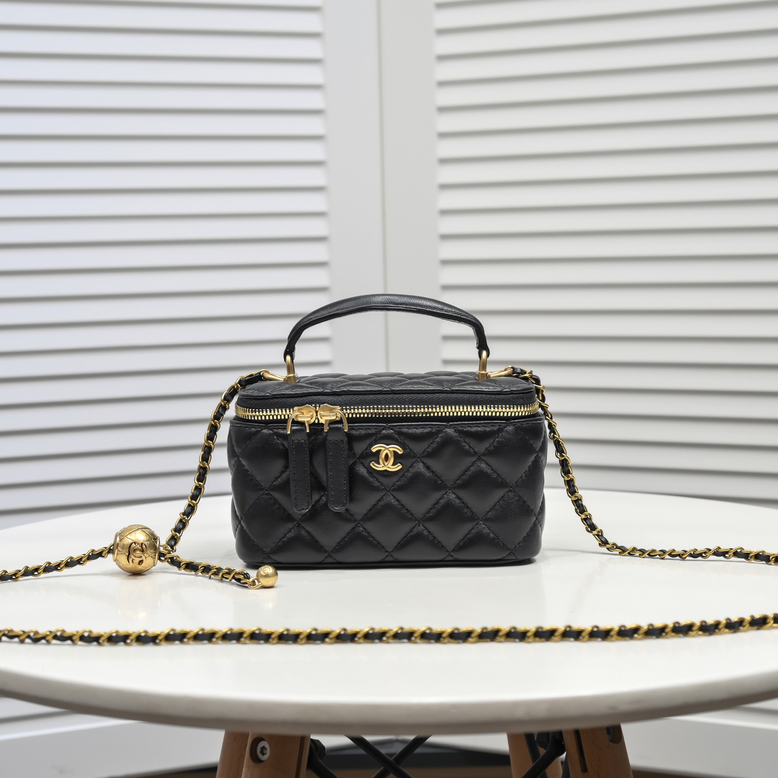 Chanel Golden路Ball Cosmetics Box Makeup  Bag  Shoulder Bag Handbag
