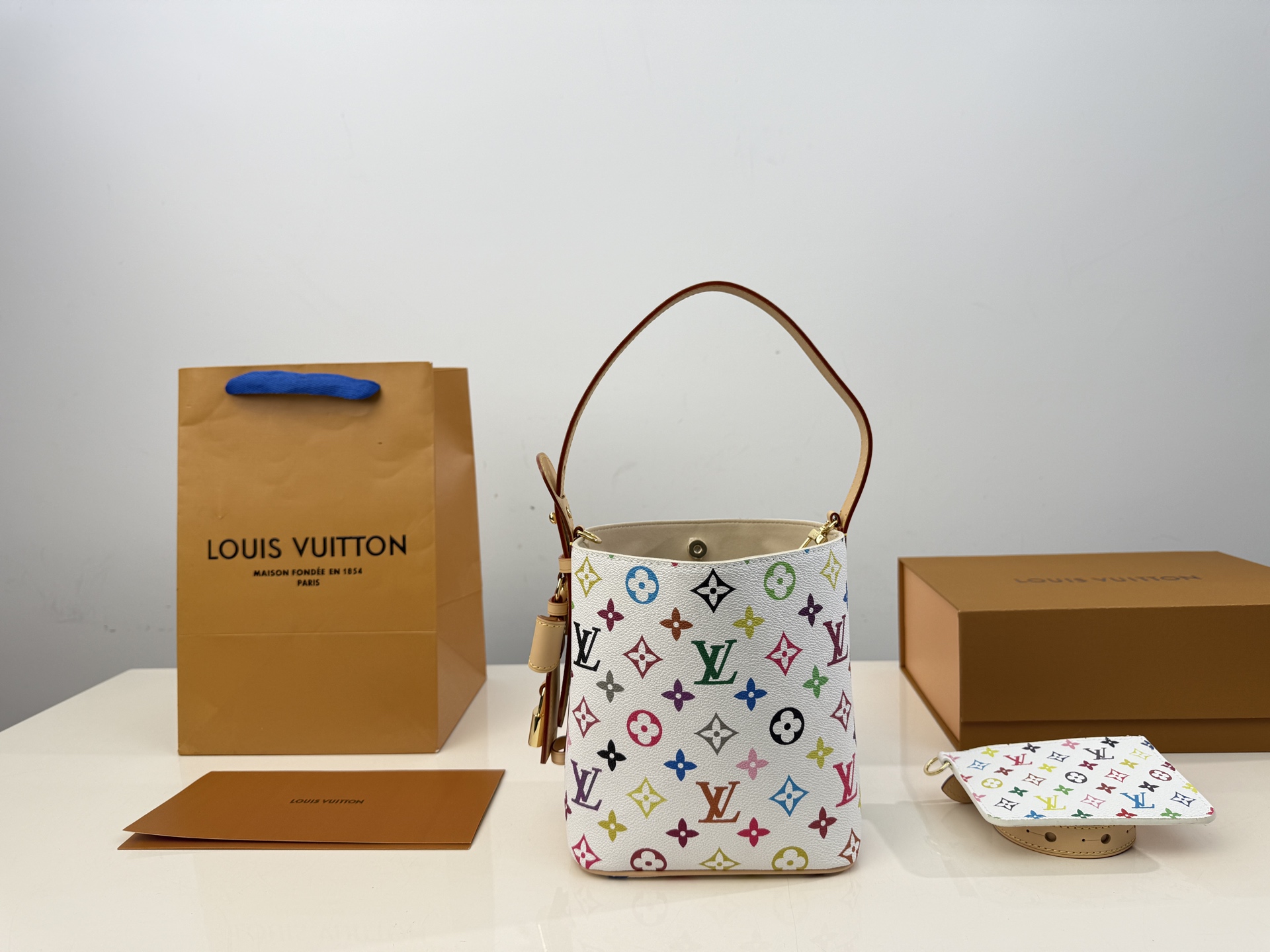 LV AIIIN BB25ss Bucket Bag