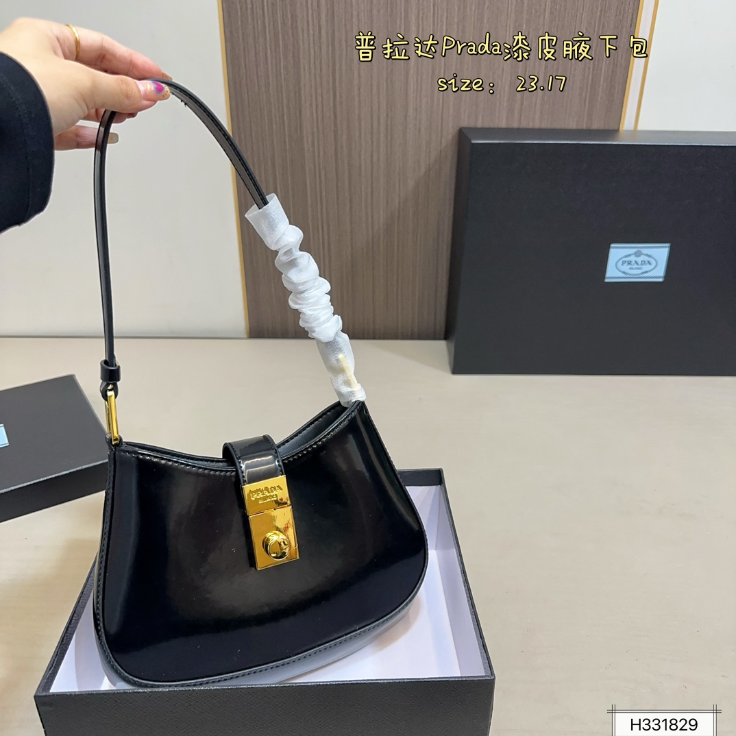 PRADA Re-Edition 2024 Patent Shoulder Bag