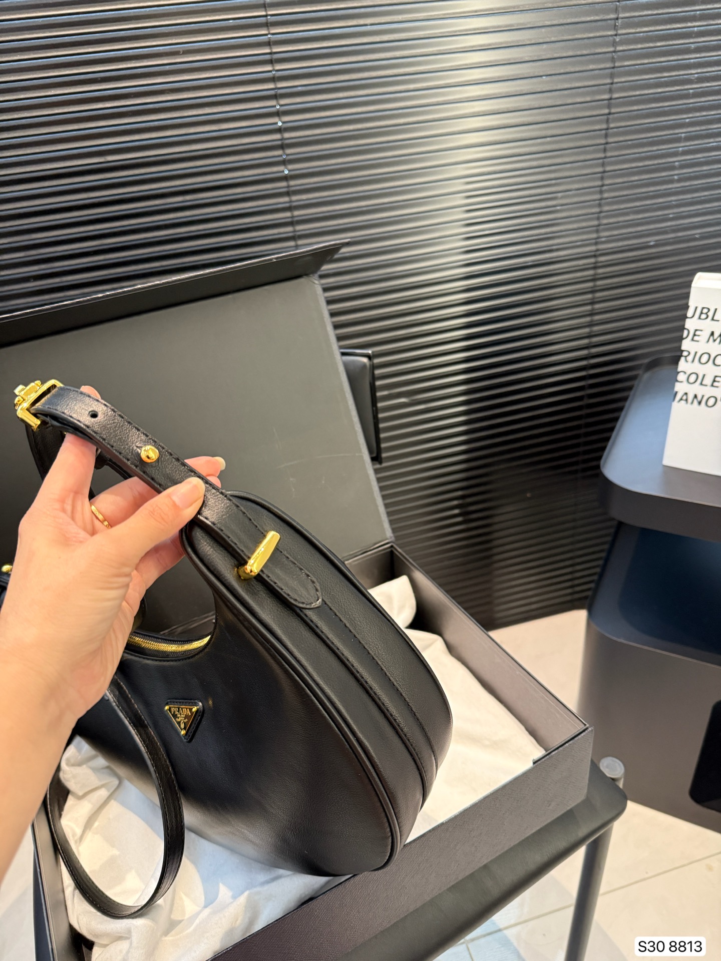 Prada 8813 Vintage Shoulder Bag  American Retro Style 10A