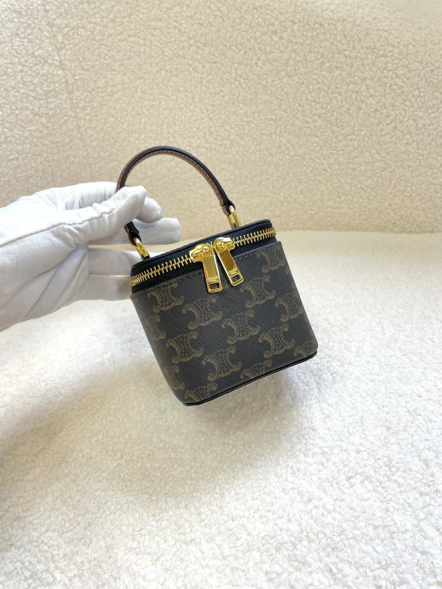 CELINE 23s Spring/Summer – Mini smooth leather makeup case Presbyopia pattern 8080 Size: 9.5* 8* 9cm