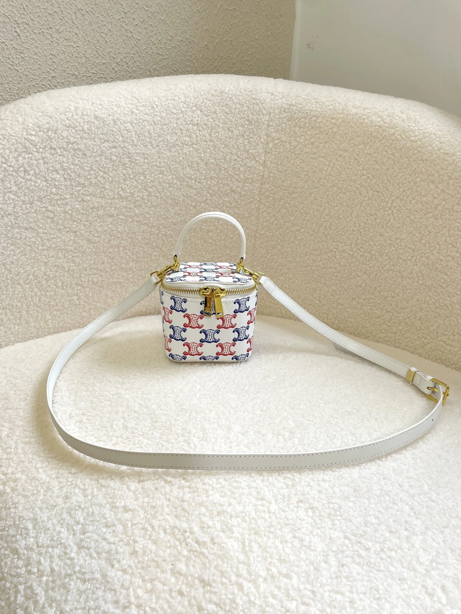 CELINE 23s Spring/Summer – Mini smooth leather makeup case Presbyopia pattern 8080 Size: 9.5* 8* 9cm