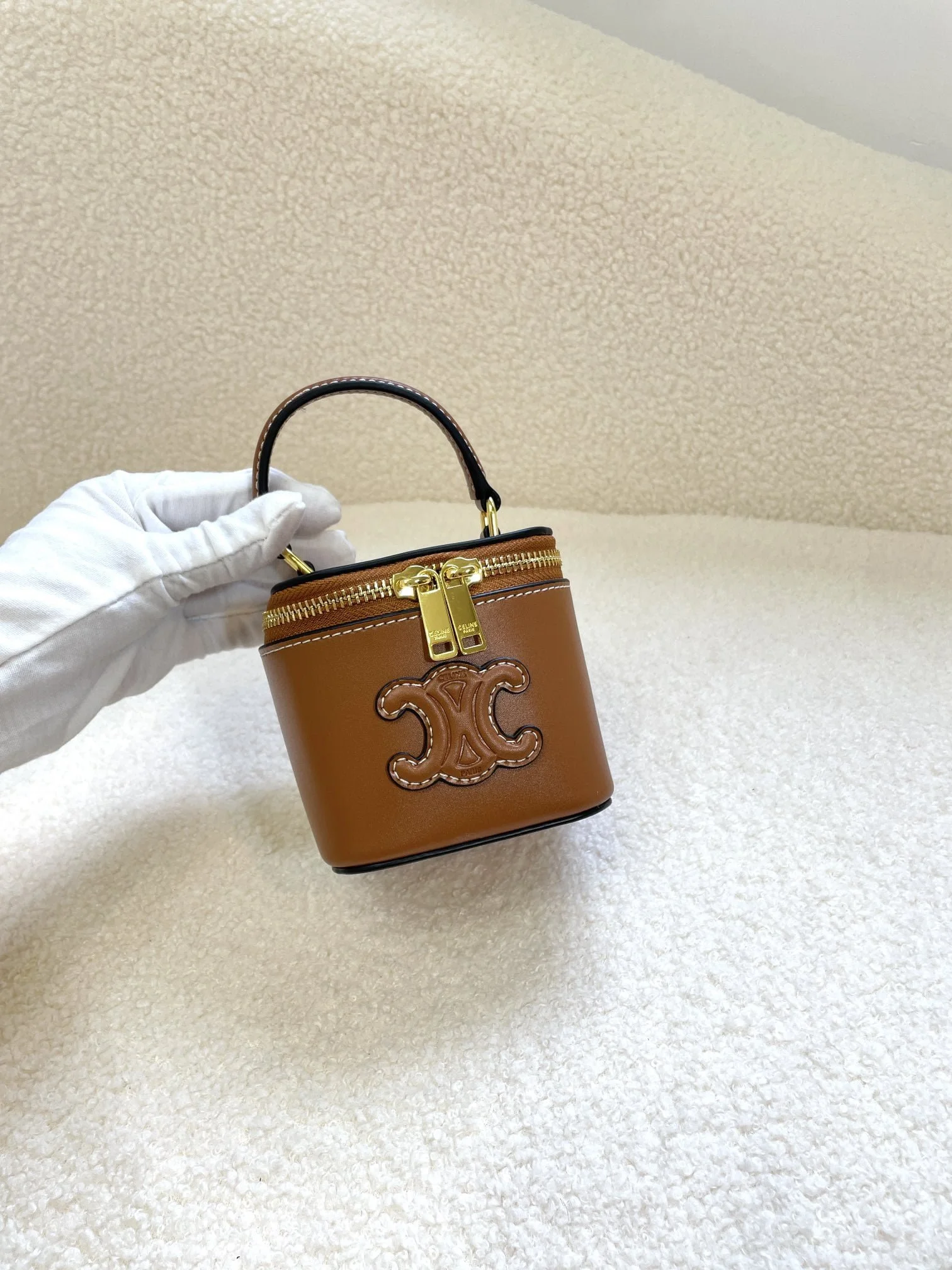 CELINE 23s Spring/Summer – Mini smooth leather makeup case brown 8080 Size: 9.5* 8* 9cm