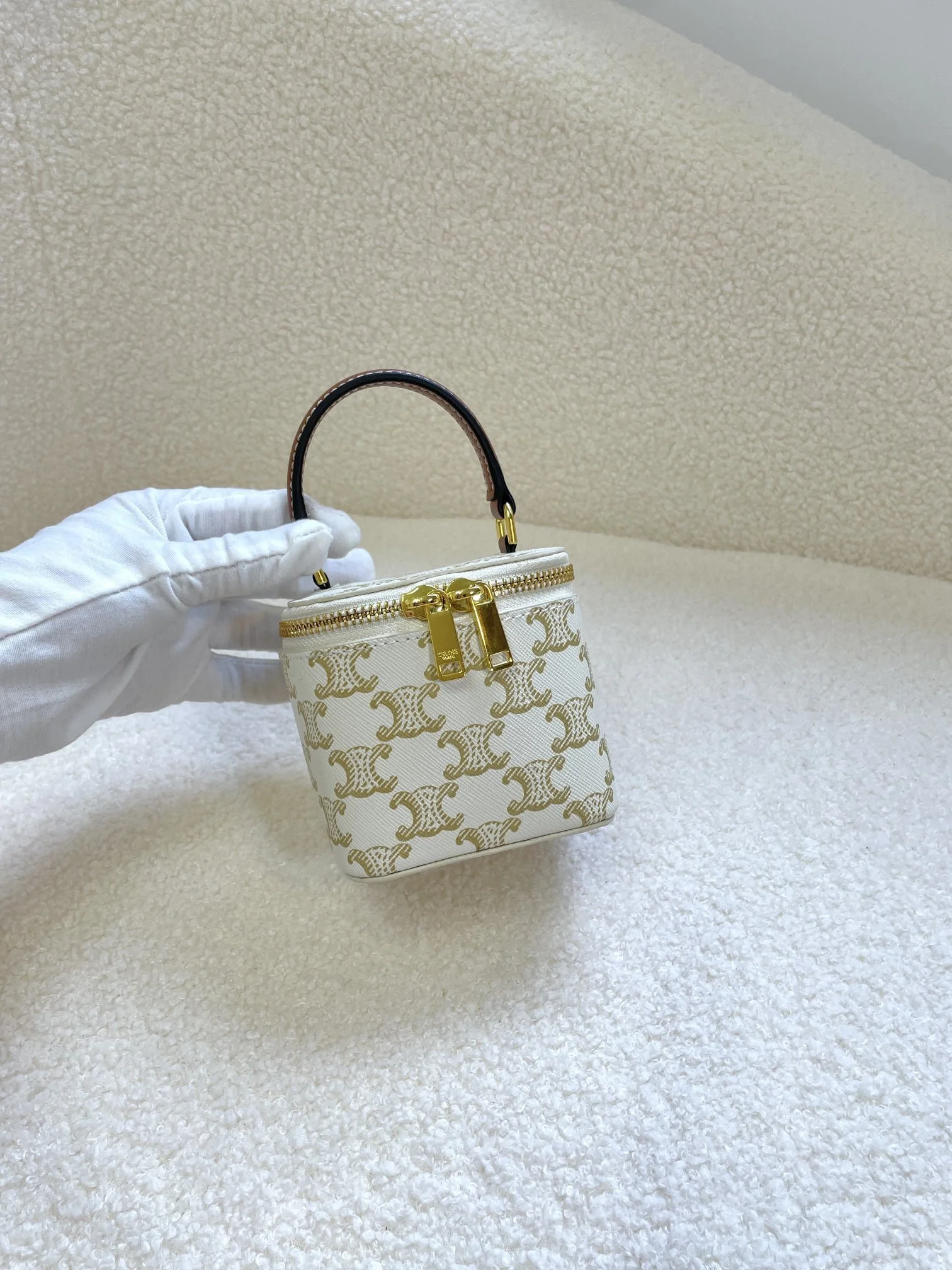 CELINE 23s Spring/Summer – Mini smooth leather makeup case Presbyopia pattern 8080 Size: 9.5* 8* 9cm
