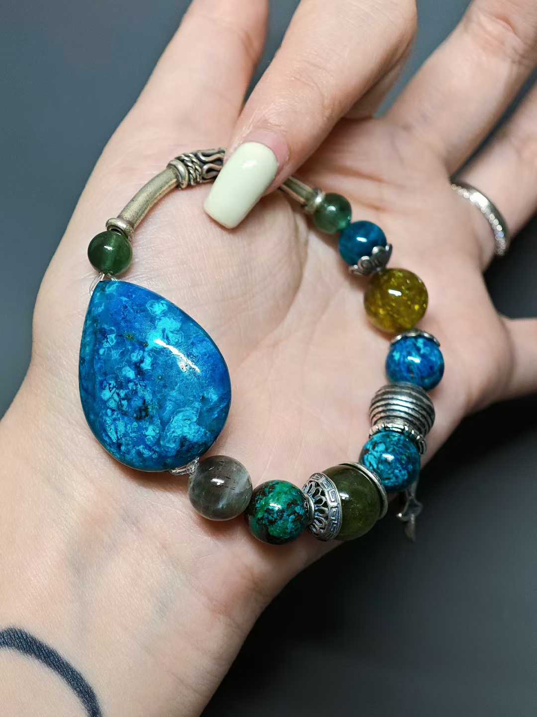 A handful of azure waves I hold, A thousand tastes of life hidden within. What I gather are but bubbles— Cast them aside, and there’s the azure again.