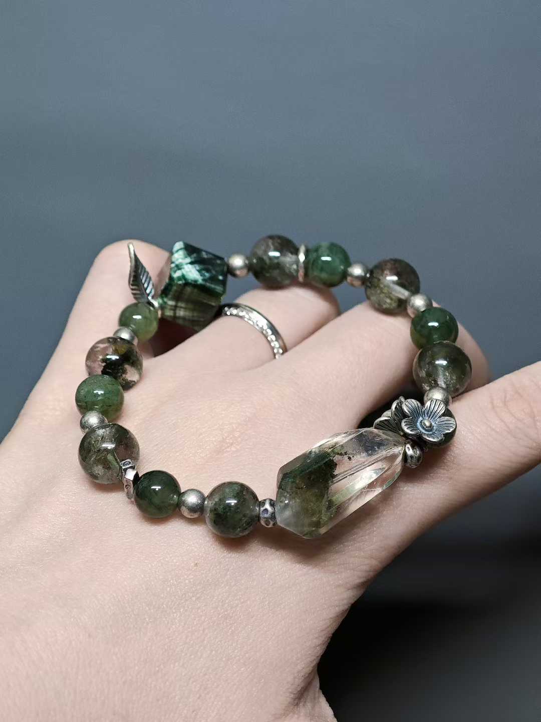 Singing, I walk toward the water,Ten thousand green mountains merge with the sky.