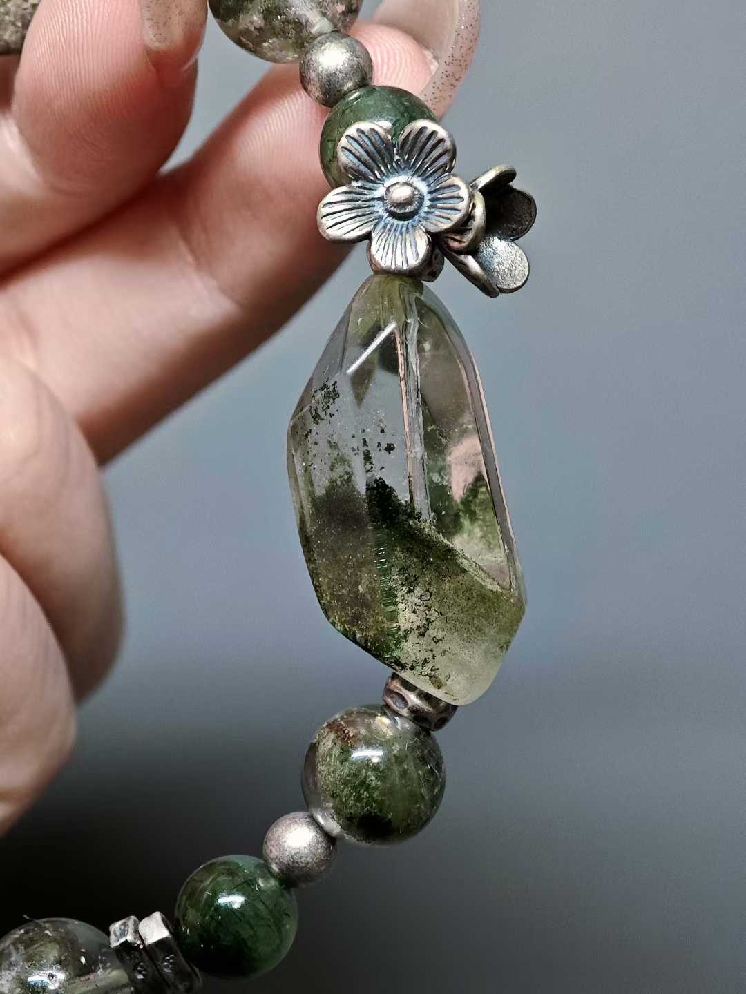 Singing, I walk toward the water,Ten thousand green mountains merge with the sky.