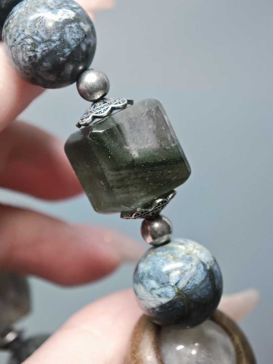 I sit and watch the clouds rise,My heart settles in this courtyard.