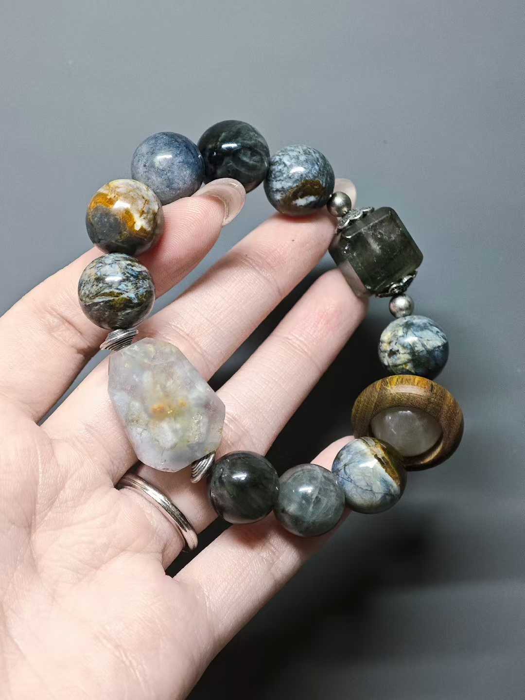 I sit and watch the clouds rise,My heart settles in this courtyard.