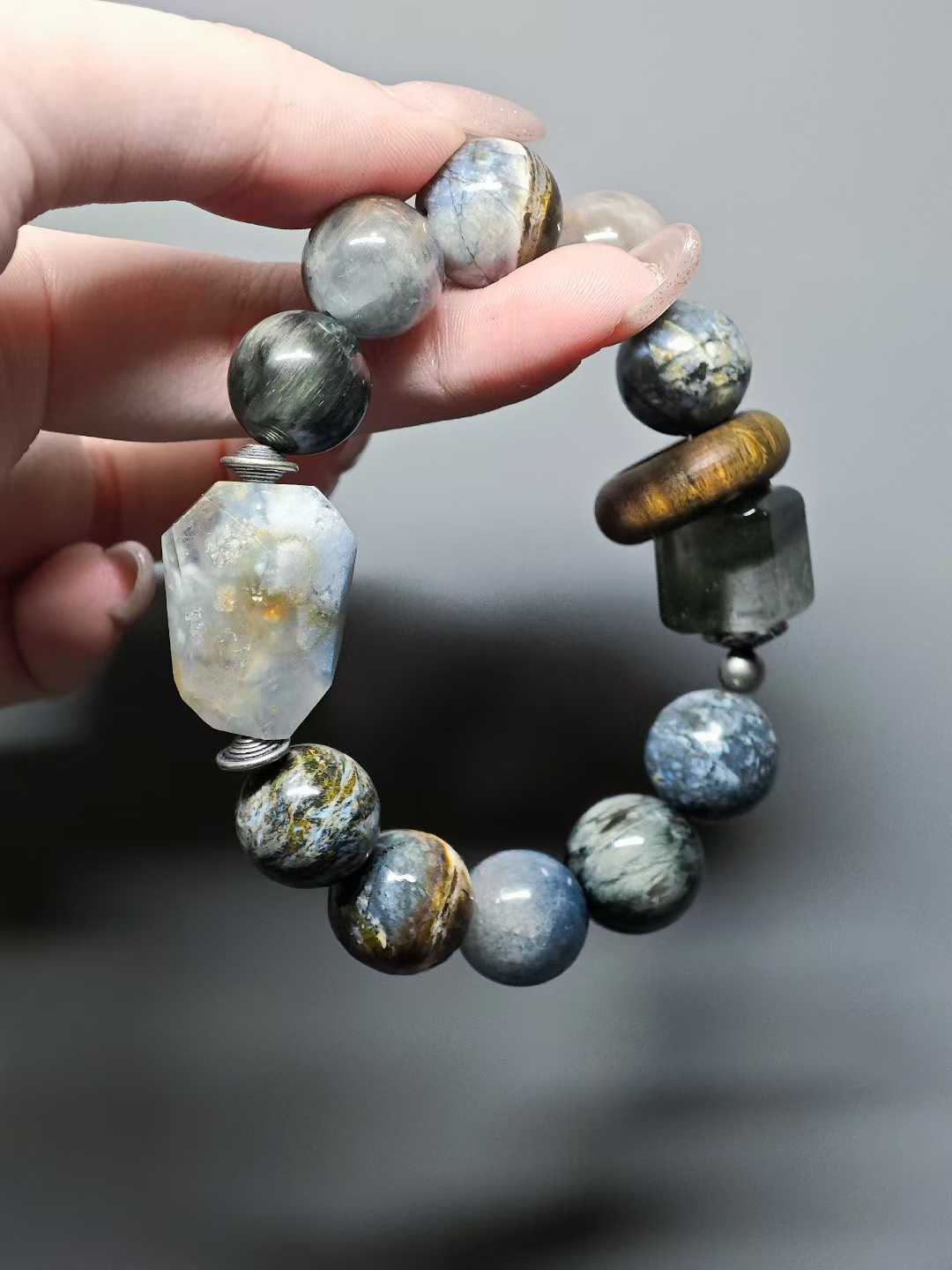 I sit and watch the clouds rise,My heart settles in this courtyard.