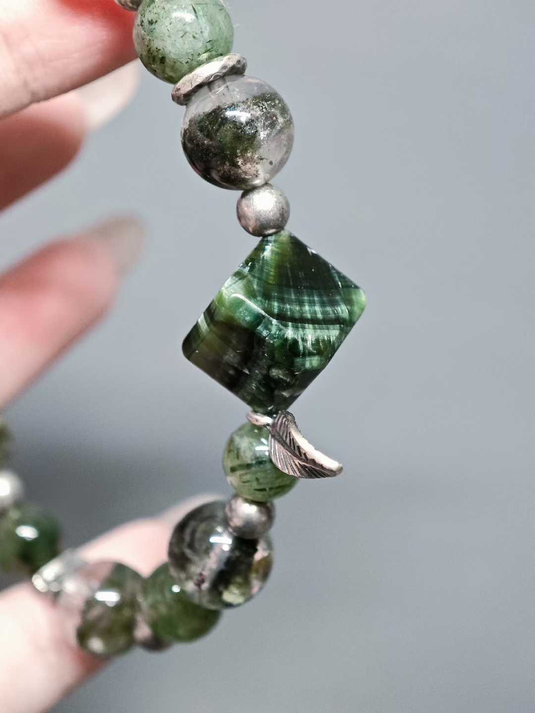 Singing, I walk toward the water,Ten thousand green mountains merge with the sky.