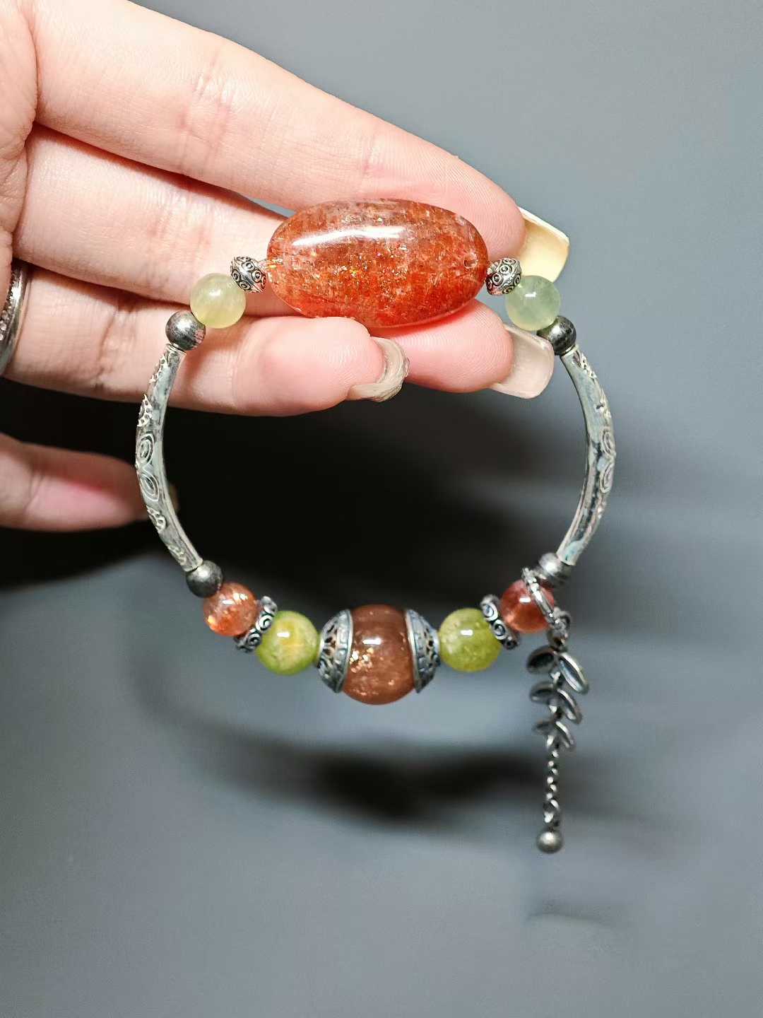 The rising sun breaks through cloud-wreathed peaks,Golden rays dye the green fields.A thousand mountains hold the dawn’s glow,A bird’s wing pierces the sky’s last dimness.