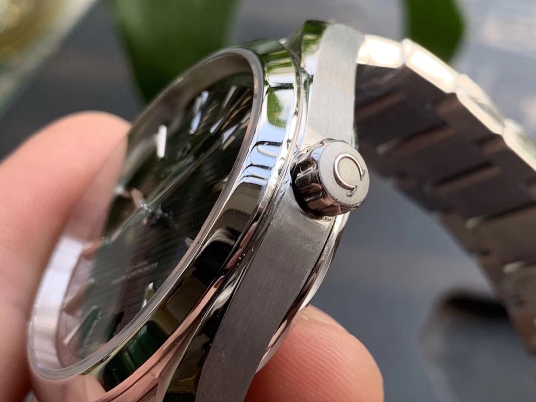 OMEGA Seamaster Aqua Terra 150M 41mm | Co-Axial Master Chronometer 150m Waterproof | 18K Sedna Gold & Stainless Steel | METAS-Certified (-0/+5s/day) | Global Duty-Free