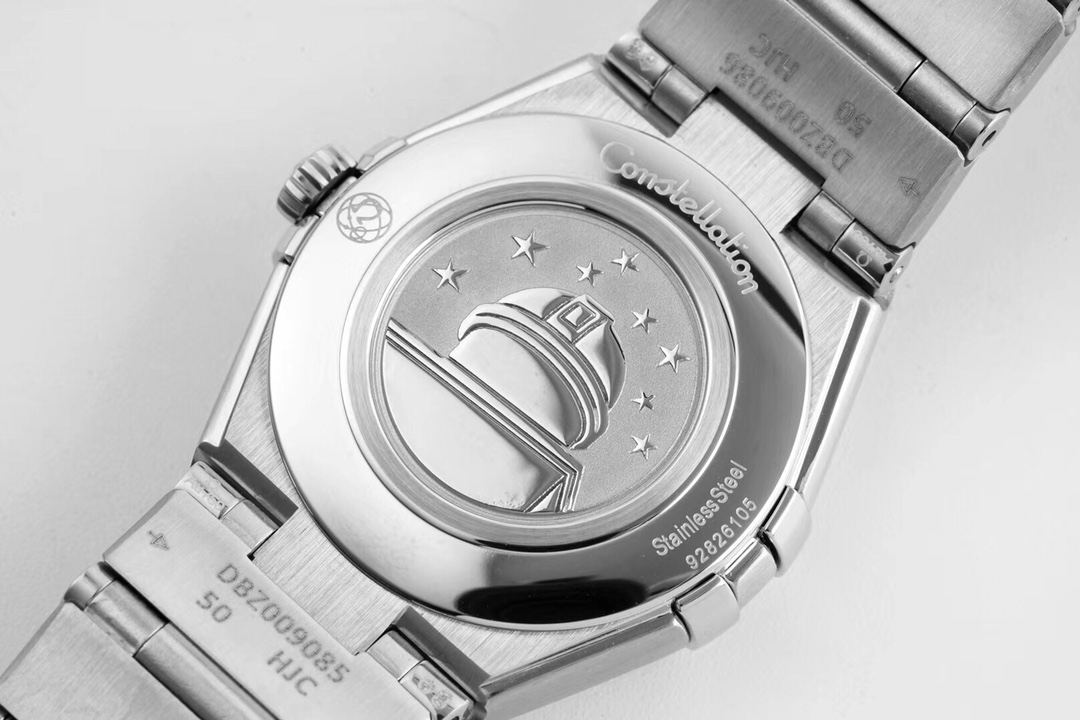 Omega Seamaster Aqua Terra 2020 | 41mm Co-Axial Master Chronometer Stainless Steel/Sedna Gold | 150m Water Resistant | Sapphire Crystal | Global Duty-Free
