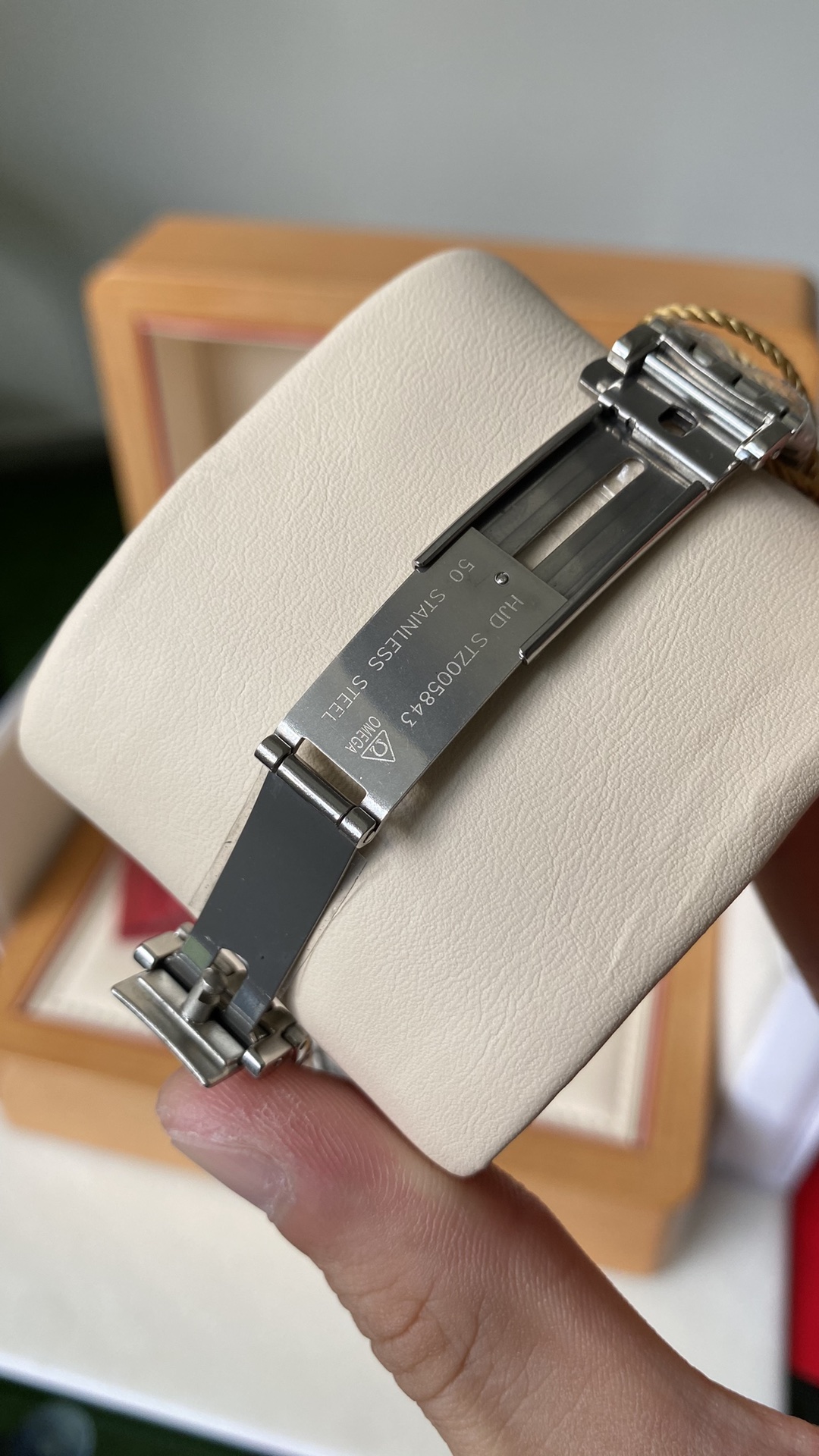 Omega De Ville 39.5mm Co-Axial Master Chronometer 6H Date Window | Stainless Steel | Sapphire Crystal | 100m Water Resistant | Global Duty-Free