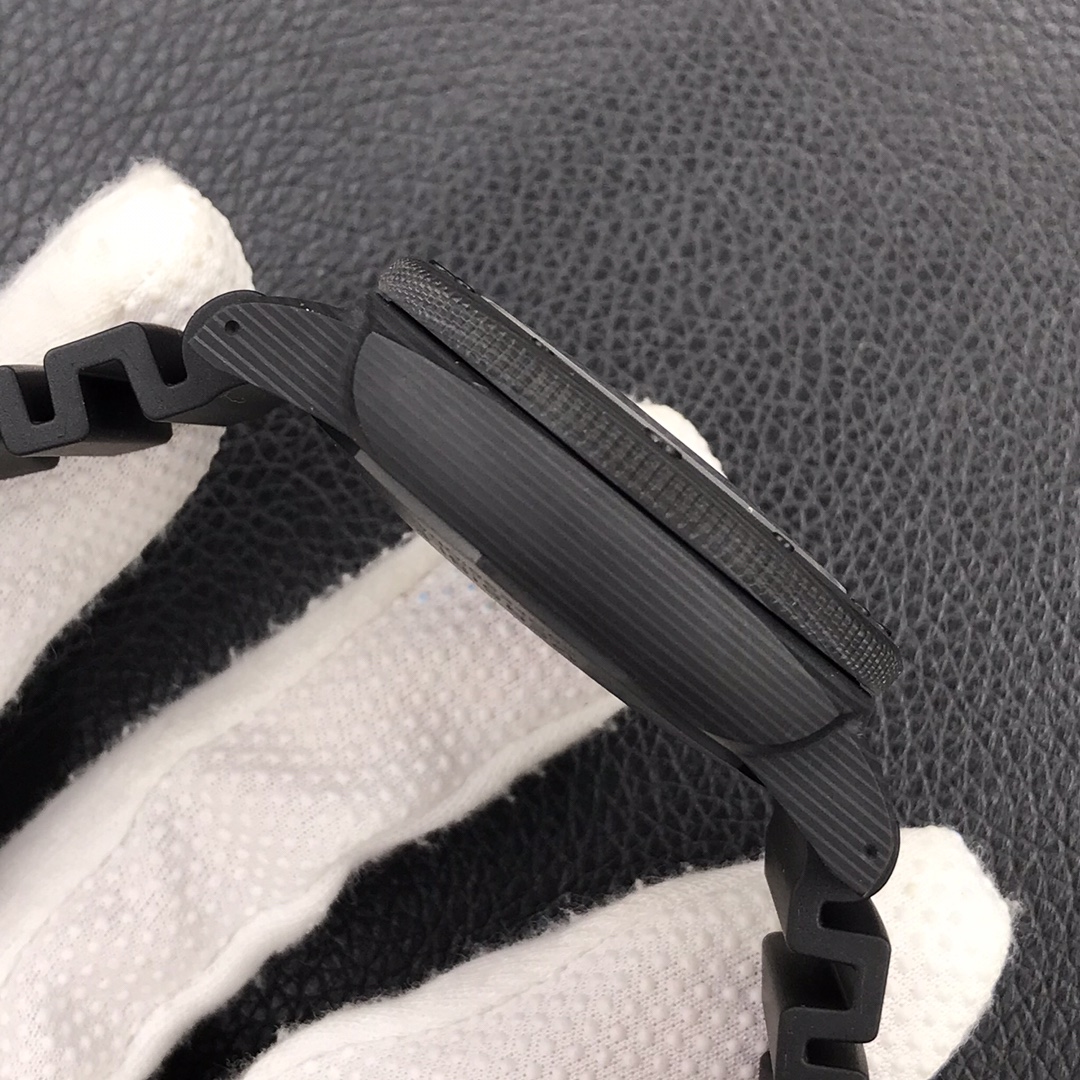 VS 2020 Exclusive: Panerai PAM1039 47mm Titanium Carbotech - 300m Dive Masterpiece - Global Duty-Free