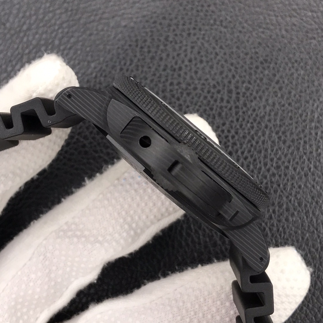 VS 2020 Exclusive: Panerai PAM1039 47mm Titanium Carbotech - 300m Dive Masterpiece - Global Duty-Free