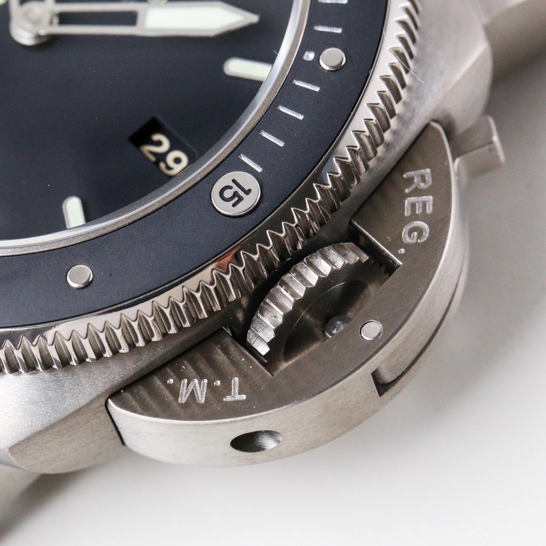 VS ULTIMATE V2 EDITION: Panerai Submersible PAM389 - 47mm Black Ceramic E-commerce Titles