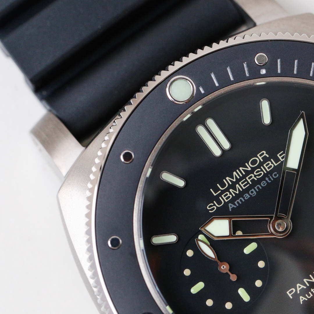 VS ULTIMATE V2 EDITION: Panerai Submersible PAM389 - 47mm Black Ceramic E-commerce Titles