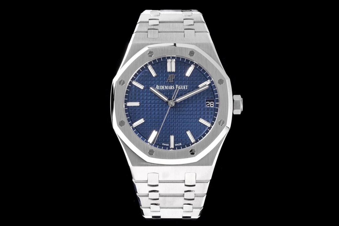 Royal Oak 15500 Super Clone: Boardroom to Yacht Luxury Accessory