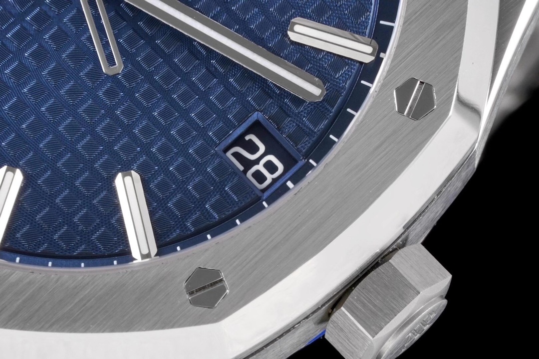 Royal Oak 15500 Super Clone: Boardroom to Yacht Luxury Accessory