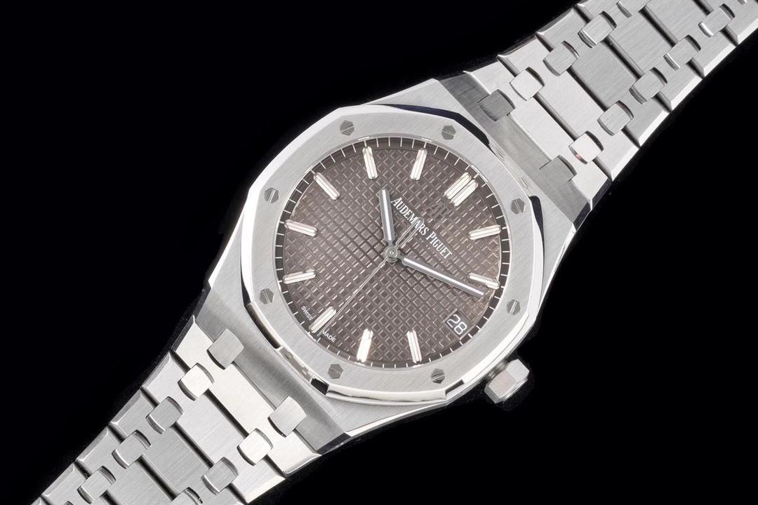 Ultimate AP 15500 V2 Edition: Anti-Magnetic + Improved Power Reserve