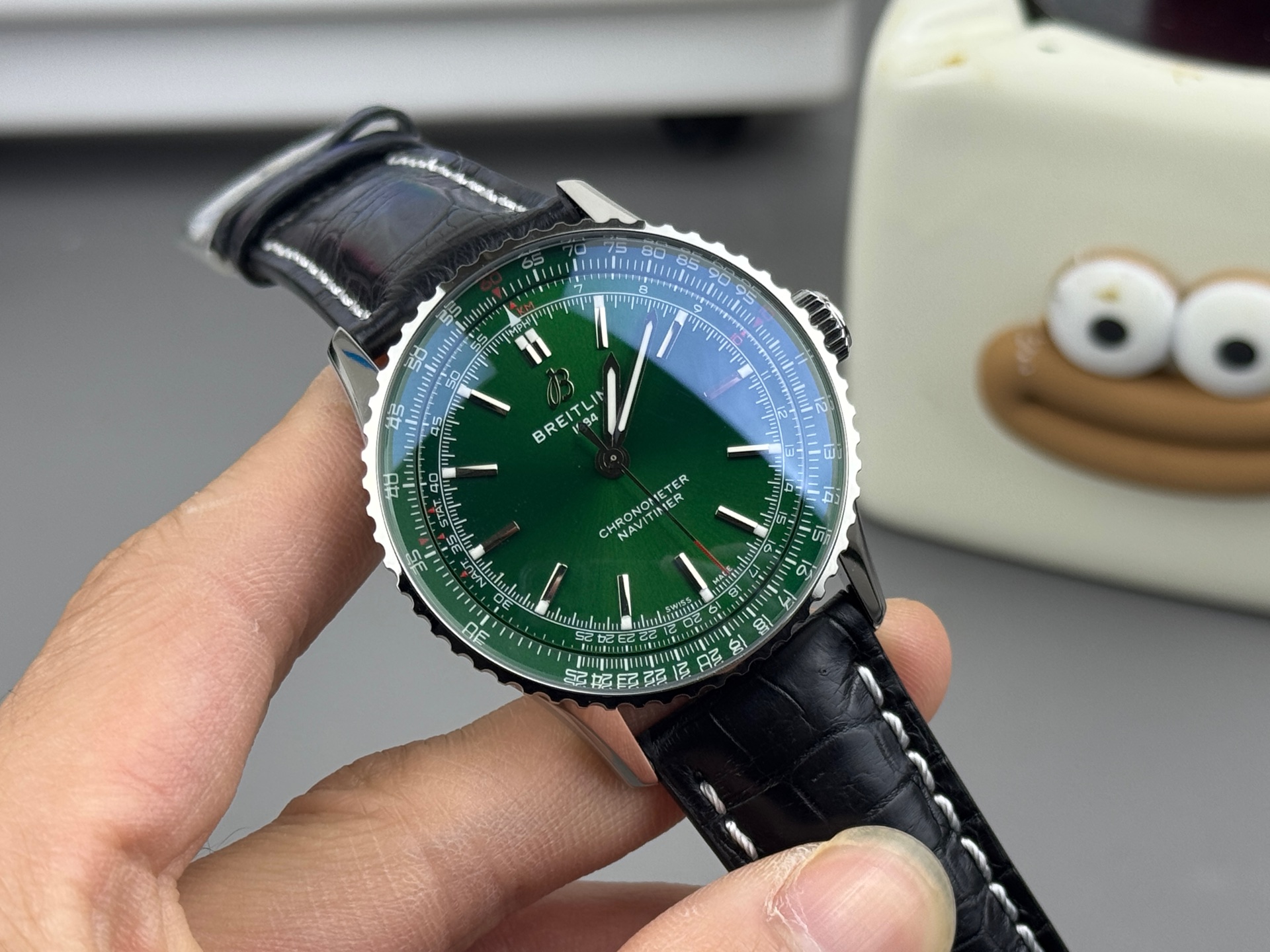 Professional Pilot Watch: BREITLING Navitimer 1 Automatic 41mm | GMT Slide Rule & Date
