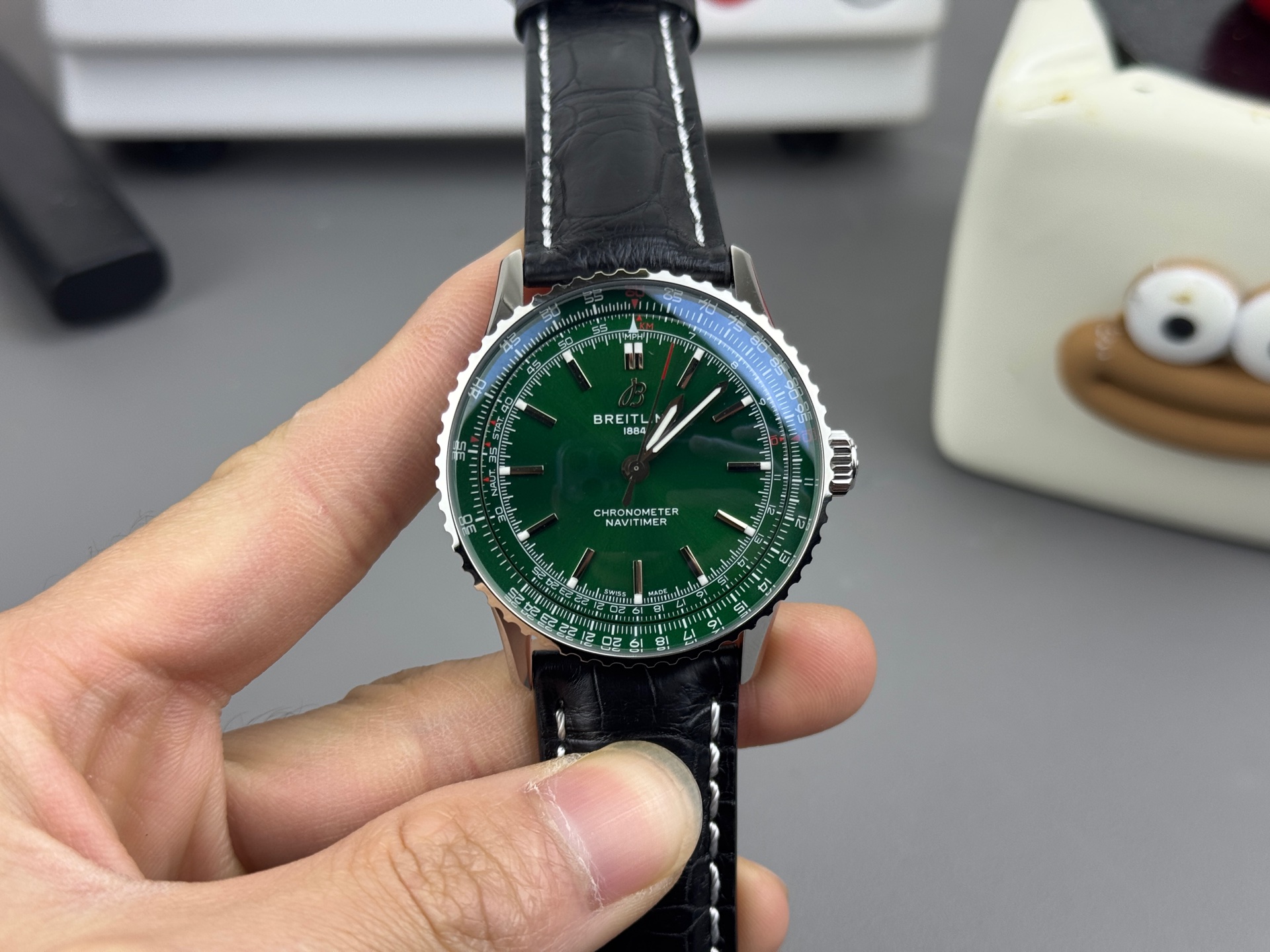 Professional Pilot Watch: BREITLING Navitimer 1 Automatic 41mm | GMT Slide Rule & Date