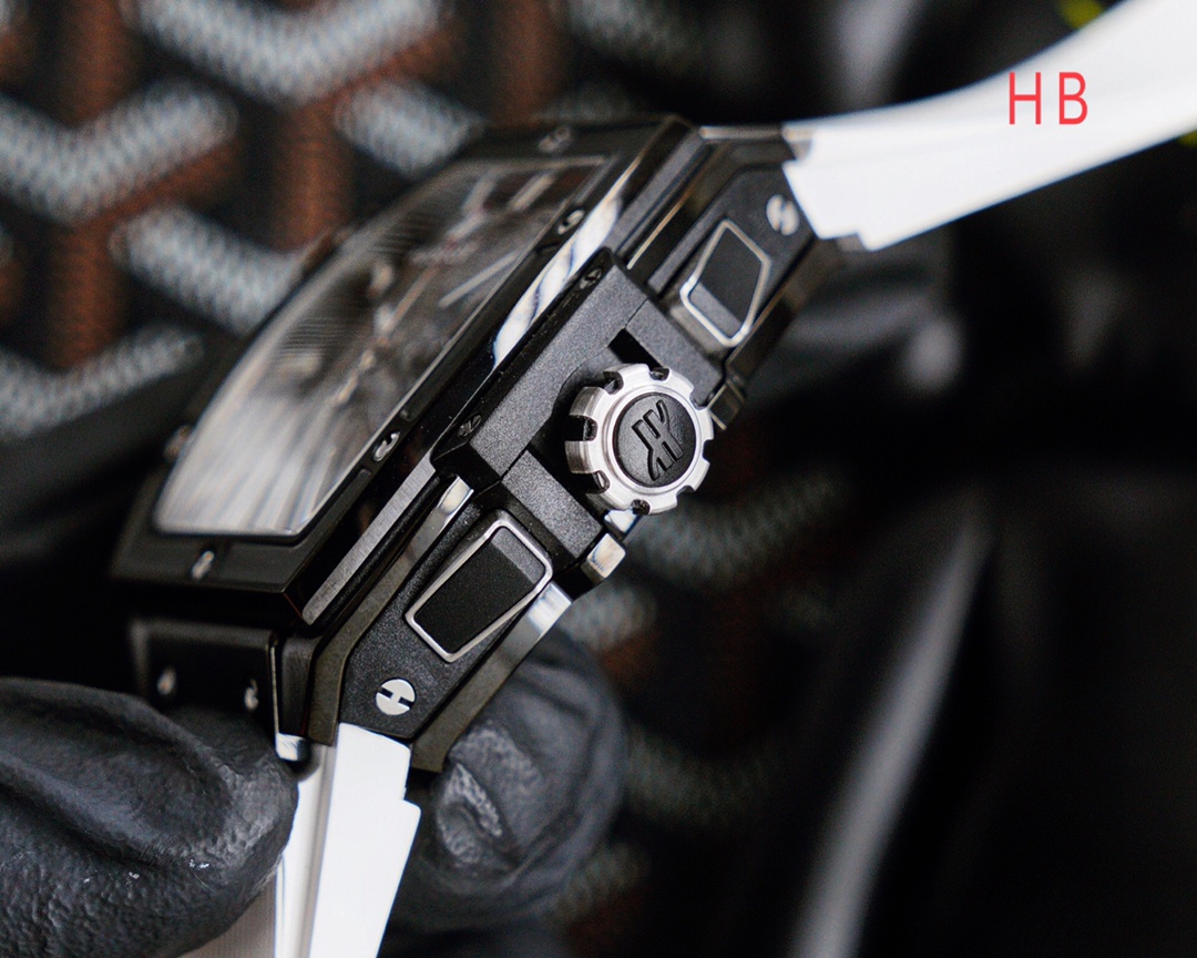 Hublot Spirit of Big Bang Chronograph 2025 | Barrel-Shaped Titanium | Unico Flyback Movement