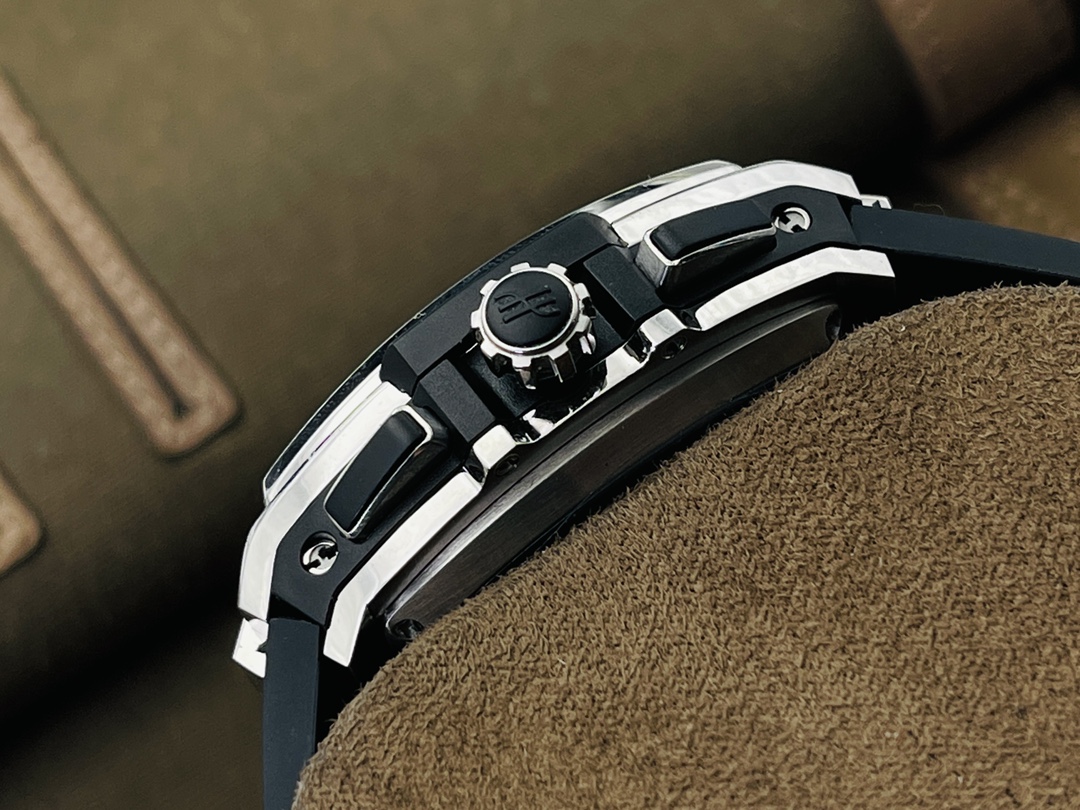Hublot Spirit Big Bang: Titanium Chrono | Unico Flyback | Duty-Free
