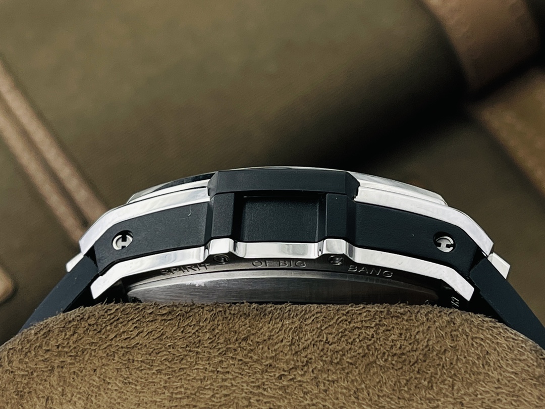 Hublot Spirit Big Bang: Titanium Chrono | Unico Flyback | Duty-Free