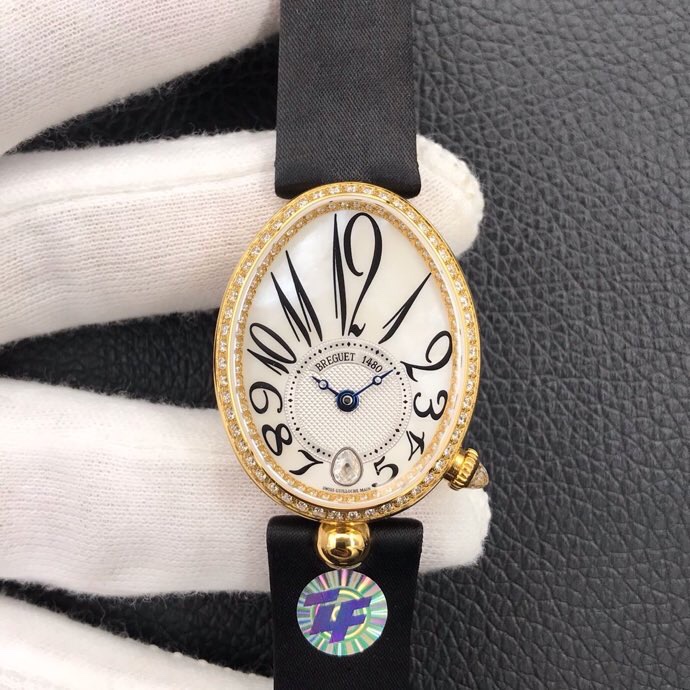 Breguet Reine de Naples 2025 | Oval Diamond Crown | Moonphase & Hand-Engraved Guilloché