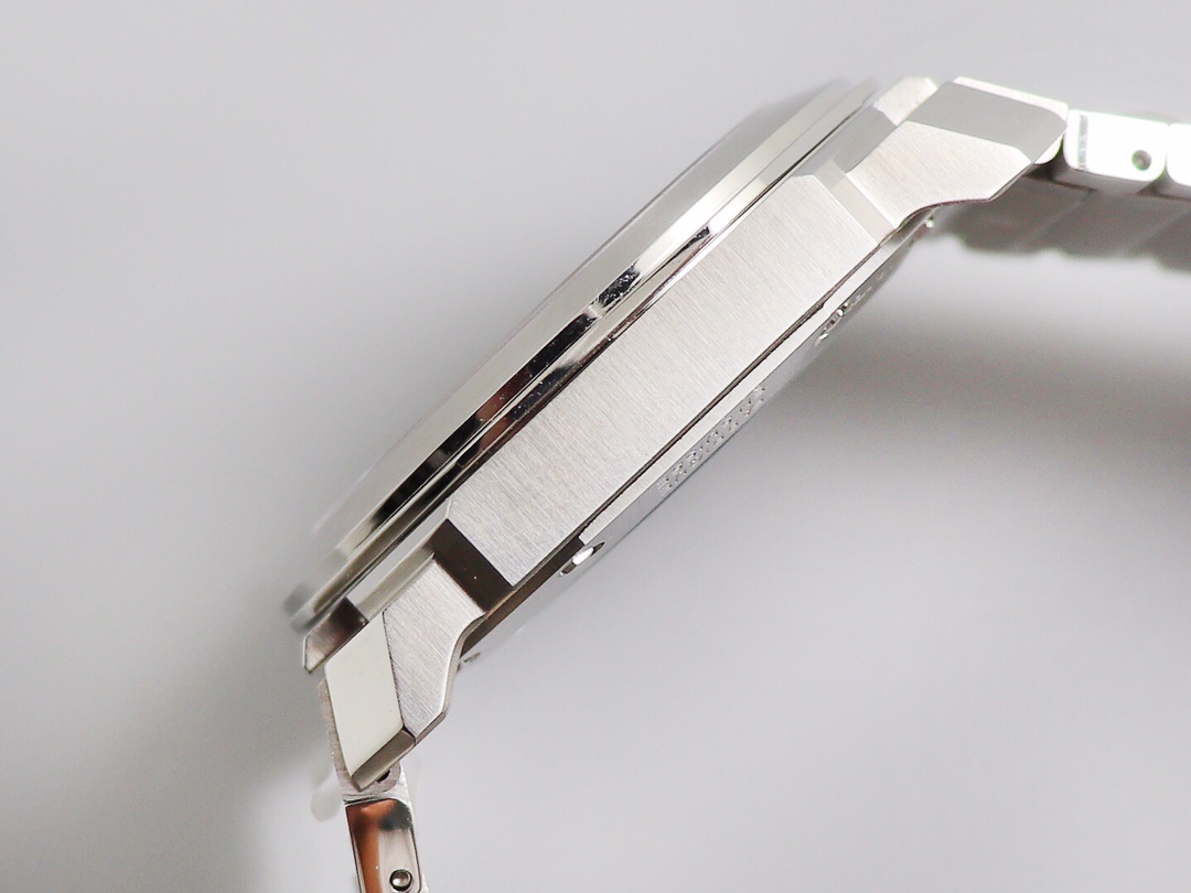 2025 NEW: Premium BVLGARI OCTO Men's Luxury Watch - Ultra-Thin Automatic, High-End Replica Titanium Bracelet