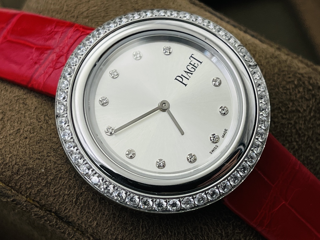Turn Destiny with Piaget: Possession Collection's Spinning Gold Bracelet, Diamond-Accented Unisex Luxury