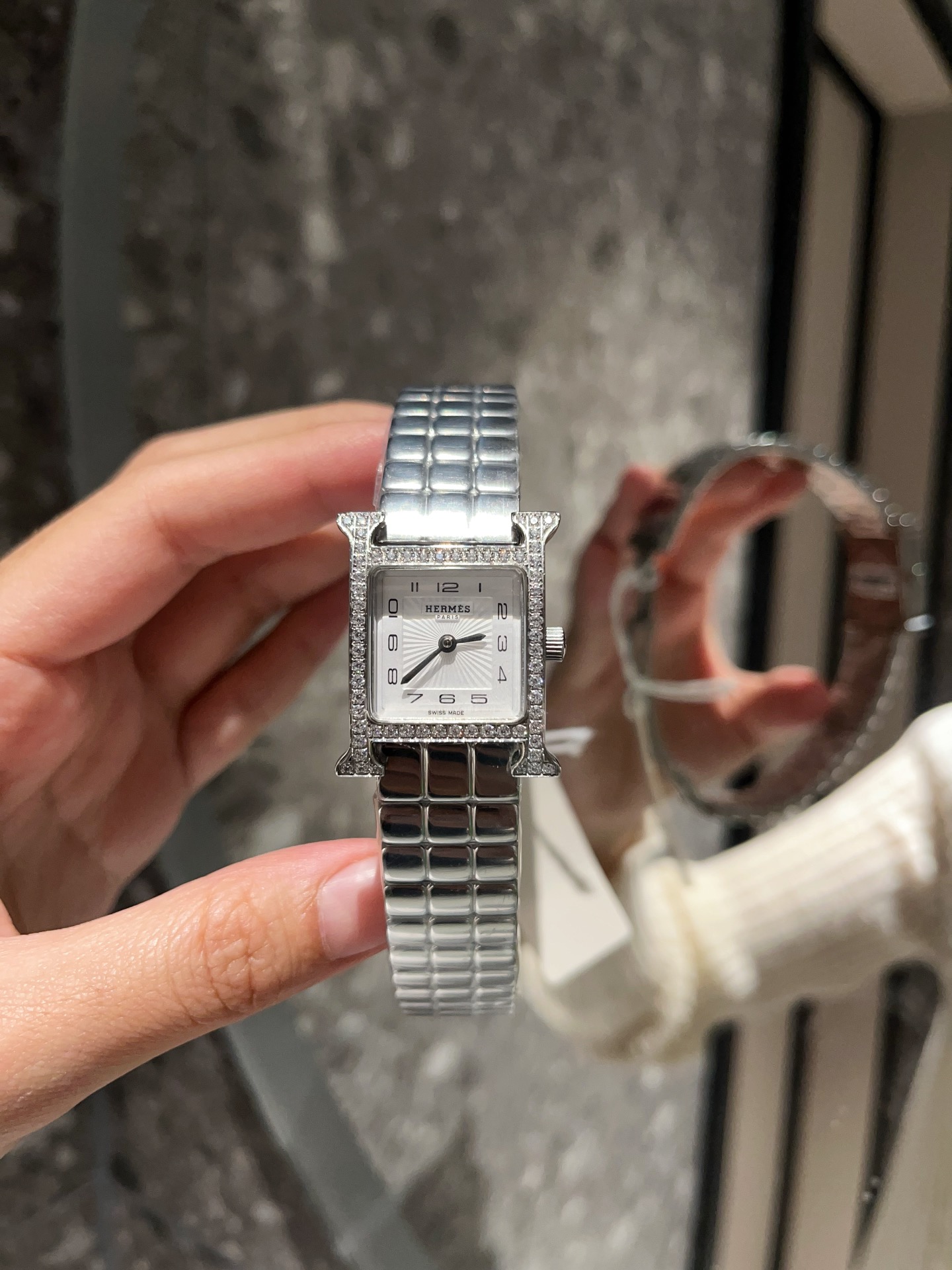 HERMES Heure H Iconic H-Case: Swiss Quartz, 316L Surgical-Grade Steel & Hand-Saddled Calfskin|Parisian Everyday Luxury