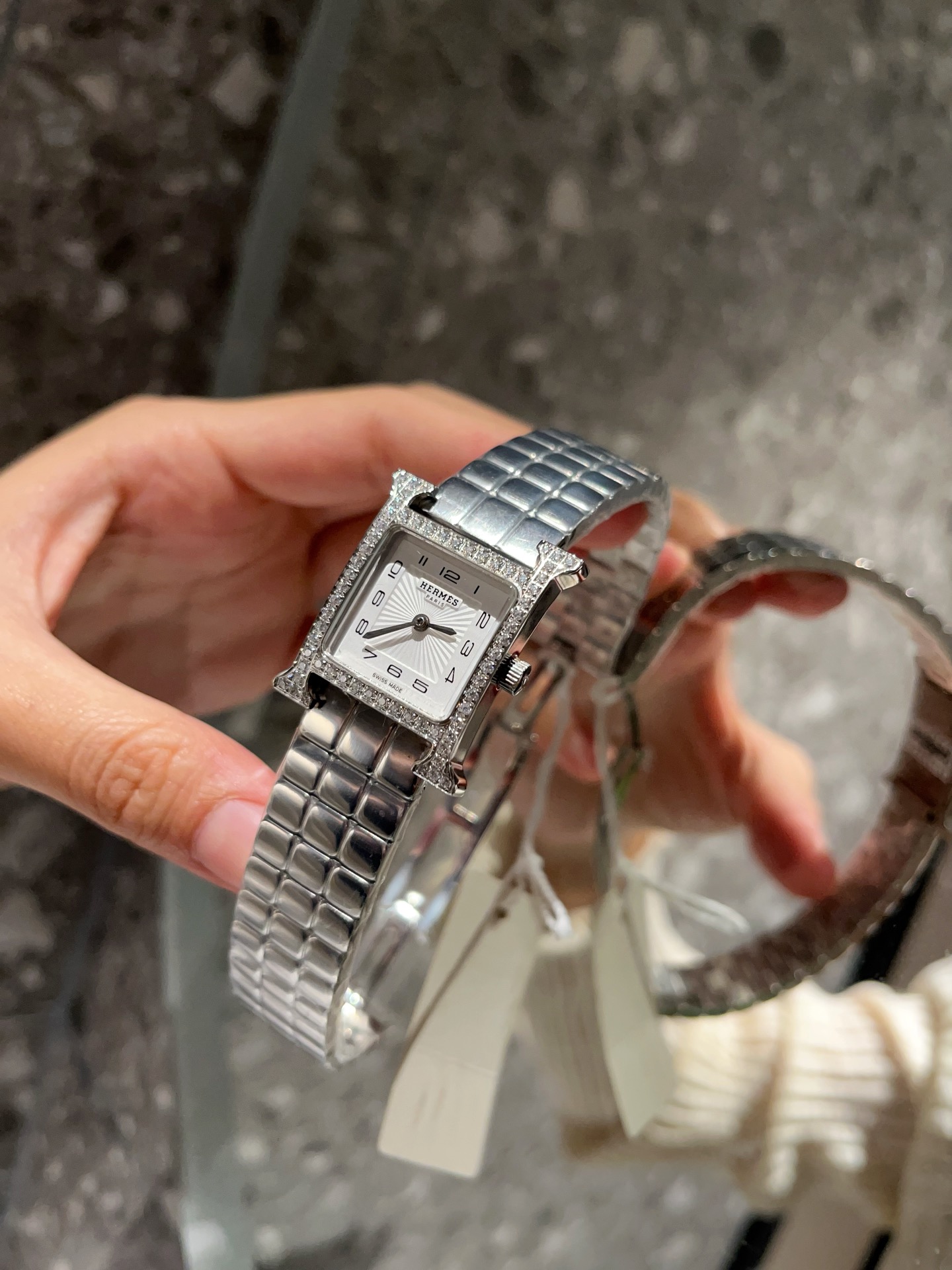 HERMES Heure H Iconic H-Case: Swiss Quartz, 316L Surgical-Grade Steel & Hand-Saddled Calfskin｜Parisian Everyday Luxury